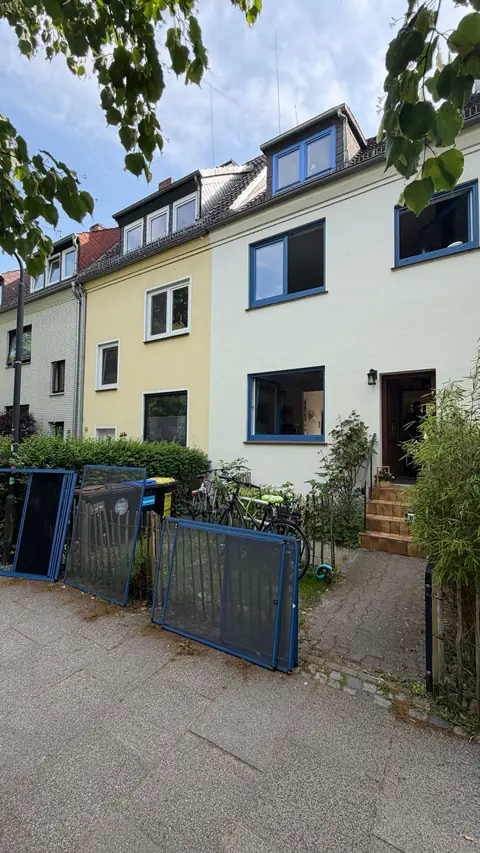 Fenstermontage in Bremen: fertig eingebautes Fenster